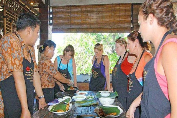 COOKING CLASS BALI | Learn An Authentic Balinese Dishes Experience